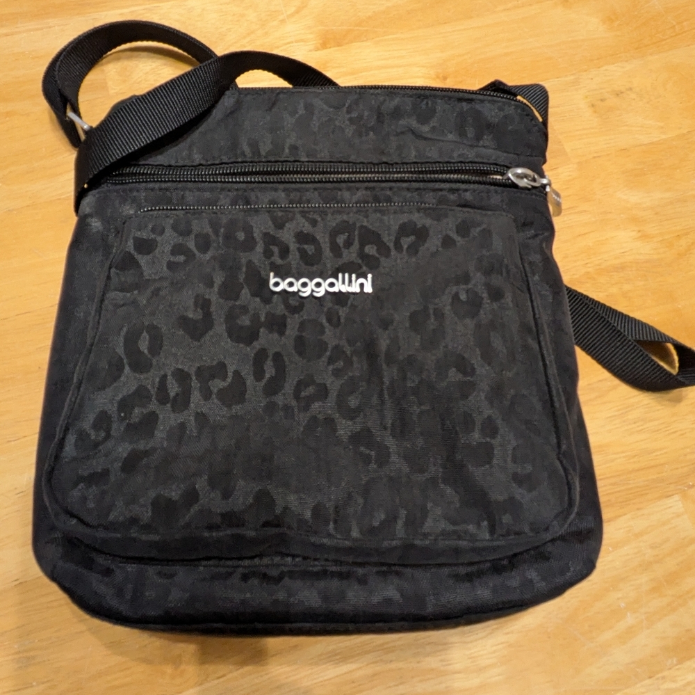 Baggallini Black Leopard Crossbody